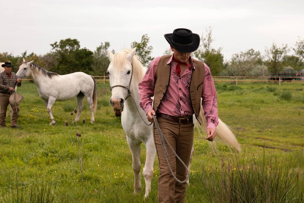 La tenue traditionnelle du gardian de Camargue portée par Paul Laurent