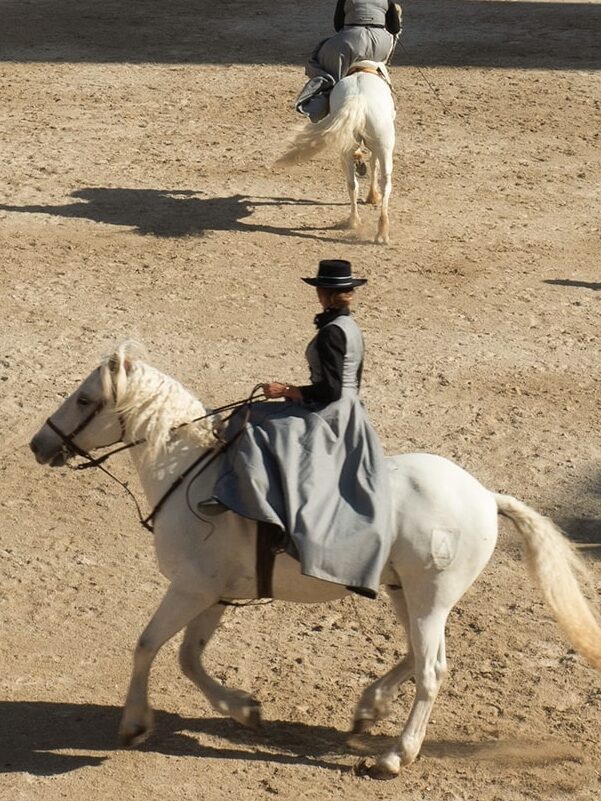 Nouveau costume des Amazones de Camargue